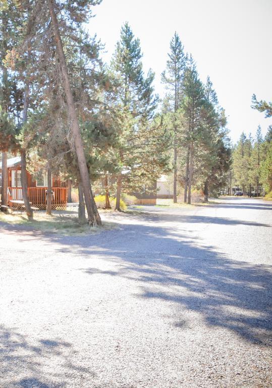 Bend-Sunriver Camping Resort Two-Bedroom Cabin 5 Exterior photo